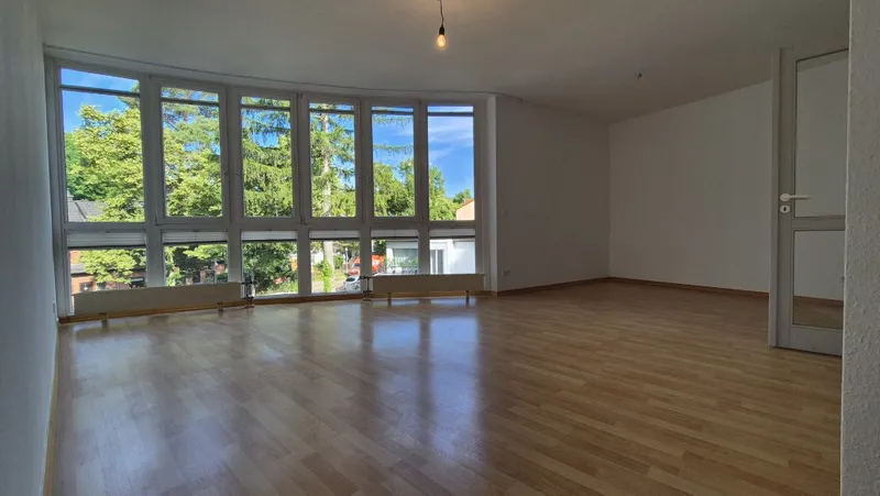 Nachmittagssonne 2,5-Zimmer-Wohnung mit Balkon und KfZ-Stellplatz, frisch renoviert — photo 1